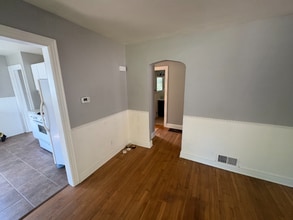 2546 W Walnut St in Springfield, MO - Building Photo - Building Photo