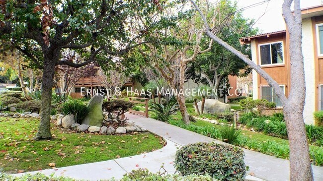 3707 Country Club Dr-Unit -UNIT 10 in Long Beach, CA - Building Photo - Building Photo