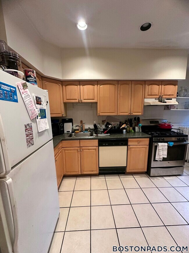 10 Strathmore Rd in Brookline, MA - Foto de edificio - Building Photo