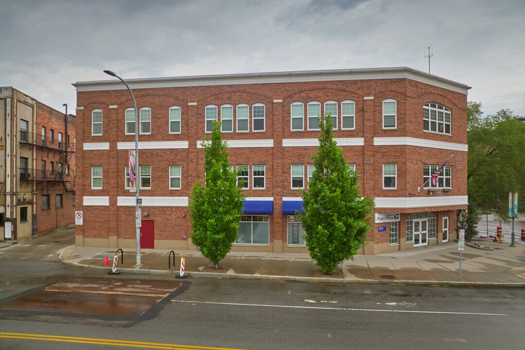 North Plymouth Terrace in Rochester, NY - Foto de edificio
