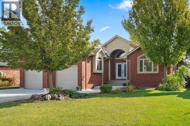 77 Whelan Dr in Amherstburg, ON - Building Photo - Building Photo