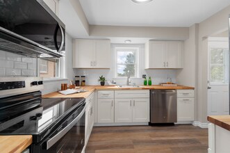 10310 Lackland Rd in Overland, MO - Building Photo - Building Photo