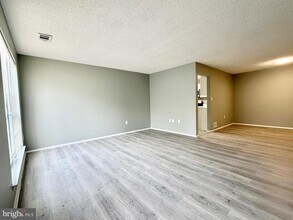 44 Cheverny Ct in Hamilton Township, NJ - Building Photo - Building Photo