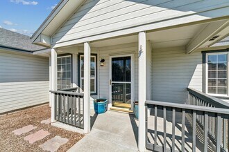 8210 Waterside Ave in Nampa, ID - Building Photo - Building Photo