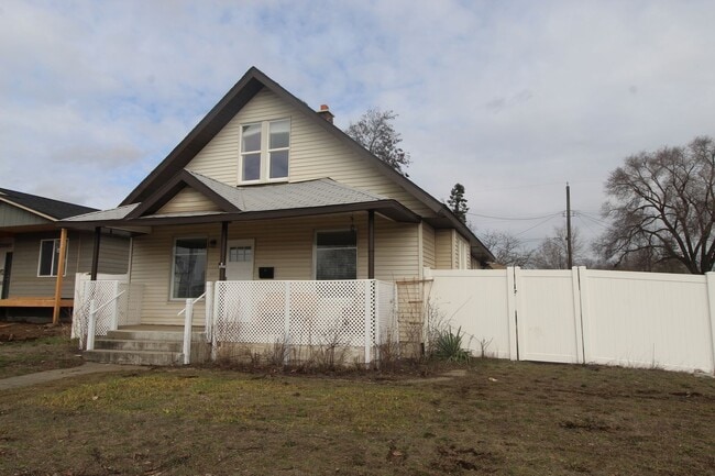1711 E Bridgeport Ave in Spokane, WA - Building Photo - Building Photo
