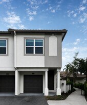 1032 Normandy Trace Rd in Tampa, FL - Building Photo