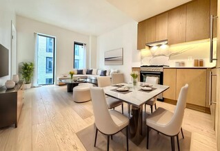 30-5 Vernon Blvd in Queens, NY - Building Photo - Building Photo