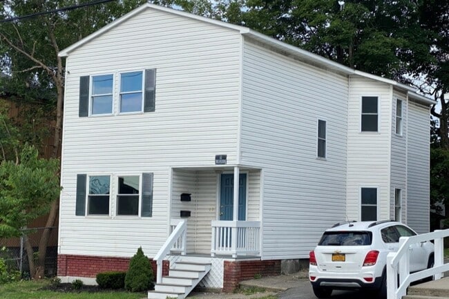 205 Columbus Ave, Unit 2 in Syracuse, NY - Building Photo - Building Photo