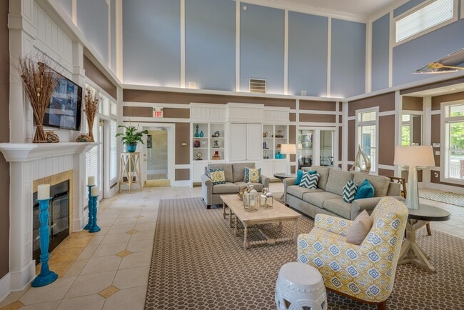 The Cove at Priest Lake in Hermitage, TN - Foto de edificio - Building Photo