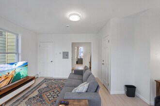 126 Grant Ave in East Newark, NJ - Foto de edificio - Building Photo