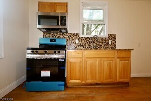 34-36-36 Hedden Terrace, Unit 3 in Newark, NJ - Building Photo