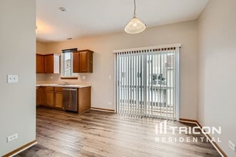 1746 Fieldstone Dr N in Shorewood, IL - Foto de edificio - Building Photo