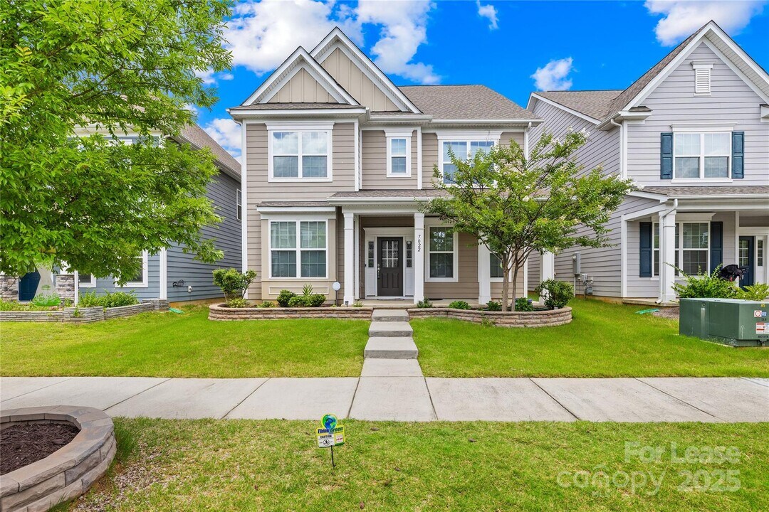 7022 Walnut Branch Ln in Charlotte, NC - Building Photo
