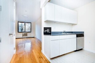 Metropolitan Ave, Unit 405 in Brooklyn, NY - Building Photo