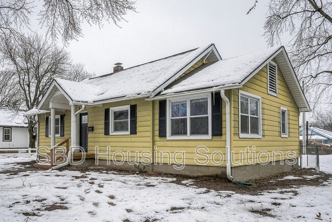 property at 1211 S Maywood Ave