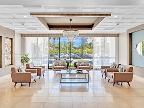 3701 N Country Club Dr in Aventura, FL - Foto de edificio - Building Photo