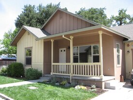 412 N Cloverdale Blvd in Cloverdale, CA - Building Photo