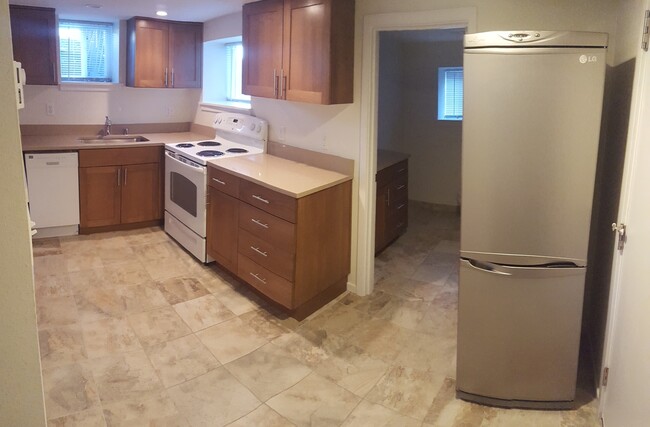 911 N 105th St-Unit -LOWER in Seattle, WA - Building Photo - Building Photo