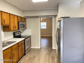 8929 MacArthur Ct S in Jacksonville, FL - Foto de edificio - Building Photo