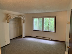 612 Willow Rd, Unit B in Harvey, MI - Building Photo - Building Photo