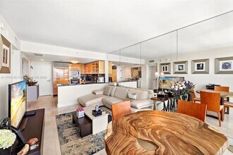 6801 Collins Ave, Unit 1403/Door 0/1414 in Miami Beach, FL - Building Photo - Building Photo
