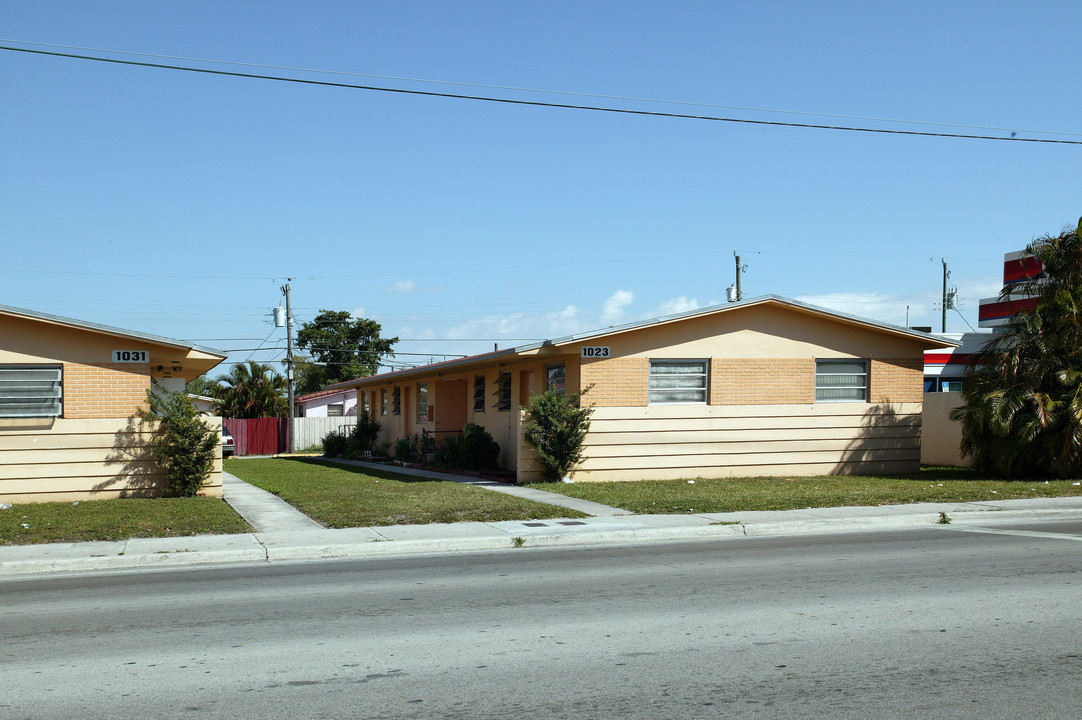 1023 W 29th St in Hialeah, FL - Building Photo