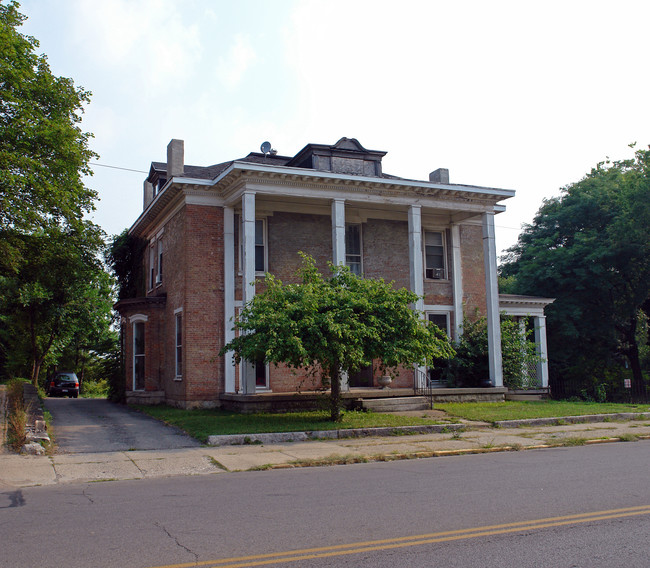 308-310 E High St in Springfield, OH - Foto de edificio - Building Photo