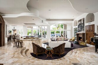 6649 E Berneil Dr in Paradise Valley, AZ - Foto de edificio - Building Photo