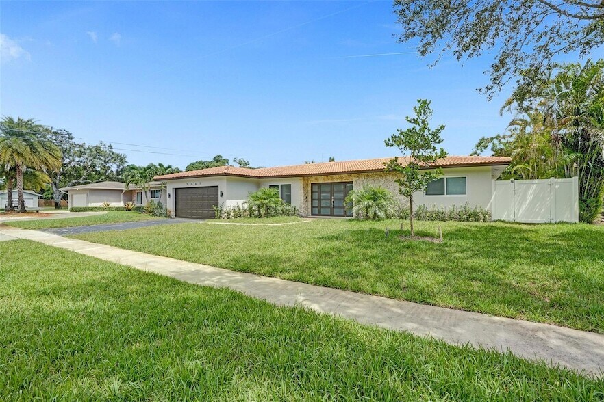 5361 SW 7th St in Plantation, FL - Building Photo