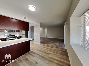 549 Bastanchury Ave in Henderson, NV - Foto de edificio - Building Photo