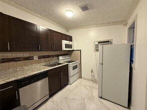 1490 NW 34th St in Miami, FL - Building Photo - Building Photo