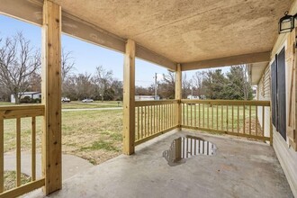 208 Pin Oak Ln in Billings, MO - Building Photo - Building Photo