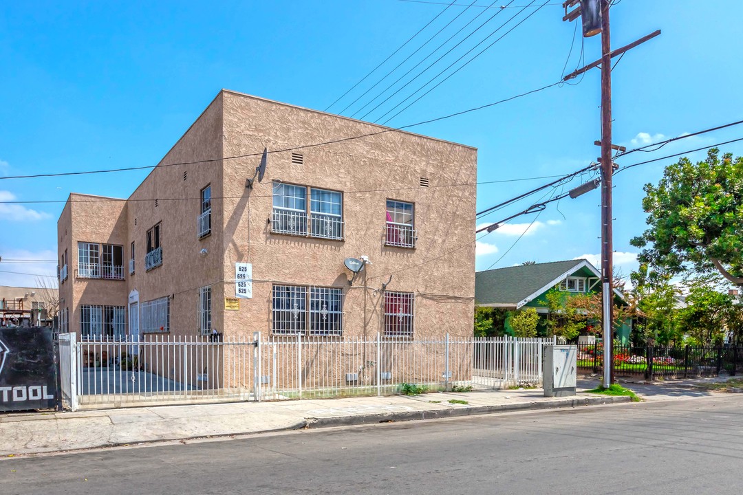 625 E 49th St in Los Angeles, CA - Building Photo