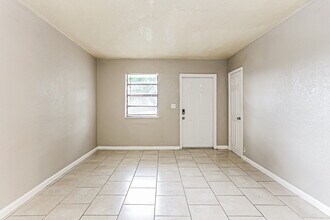 1207 NW 17th Ave in Fort Lauderdale, FL - Building Photo - Building Photo
