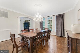 7814 Crownhurst Ct in McLean, VA - Building Photo - Building Photo