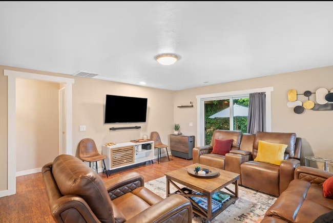 9810 NE 3rd St in Seattle, WA - Building Photo - Building Photo