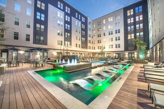 Windsor Turtle Creek in Dallas, TX - Building Photo - Building Photo