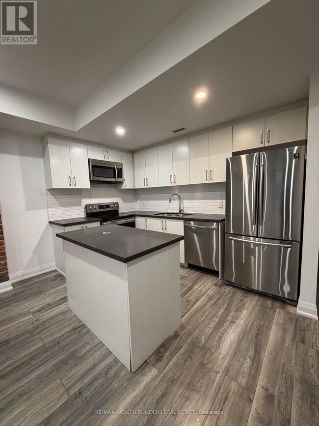 215 Jarvis St in Toronto, ON - Building Photo - Building Photo