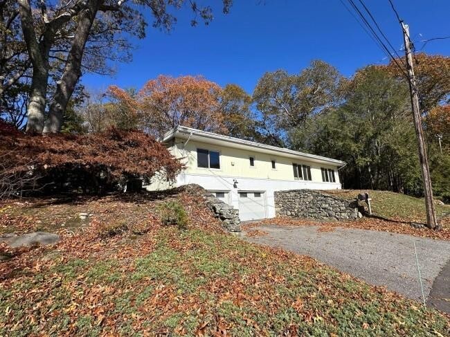 property at 9 Wampanoag Cir