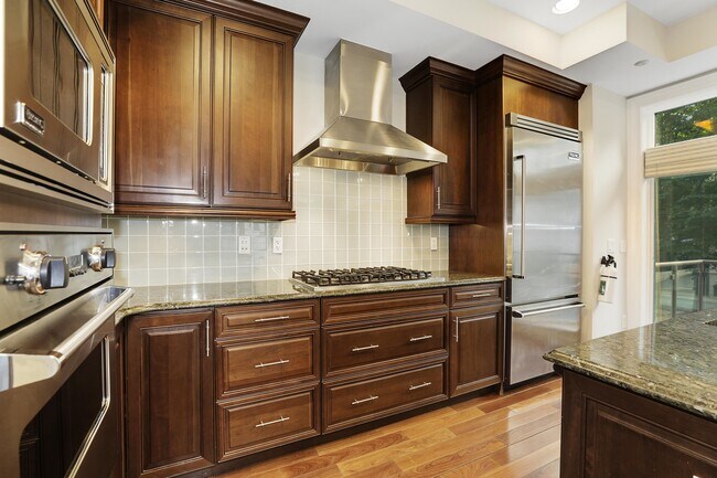 7 Oxford Landing in Weehawken, NJ - Building Photo - Building Photo