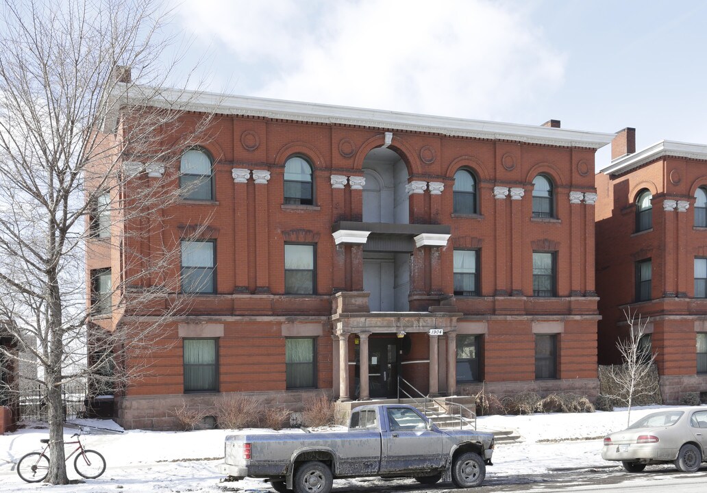 1904 Park Ave in Minneapolis, MN - Building Photo