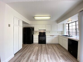 1381 Longfellow Rd in Vista, CA - Building Photo - Building Photo