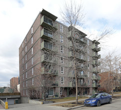 Wickham Place in Calgary, AB - Building Photo - Building Photo