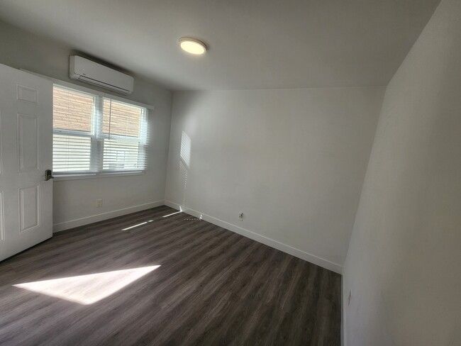 383 Harvey Dr, Unit B in Glendale, CA - Building Photo - Building Photo