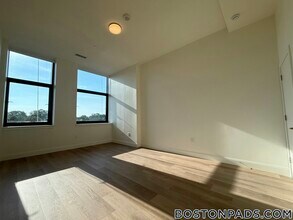 1079 Commonwealth Ave, Unit 348 in Boston, MA - Foto de edificio - Building Photo