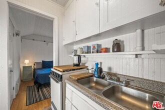 1612 N Genesee Ave in Los Angeles, CA - Building Photo - Building Photo