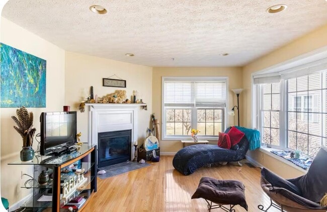 70 Georgetown Dr in Nashua, NH - Foto de edificio - Building Photo