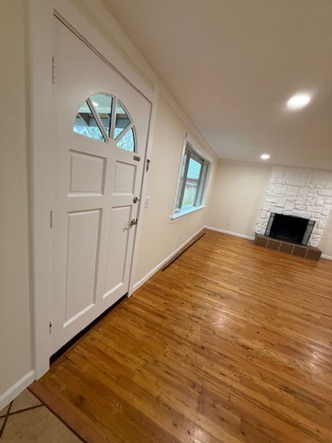 18021 SW Tualata Ave in Lake Oswego, OR - Building Photo - Building Photo