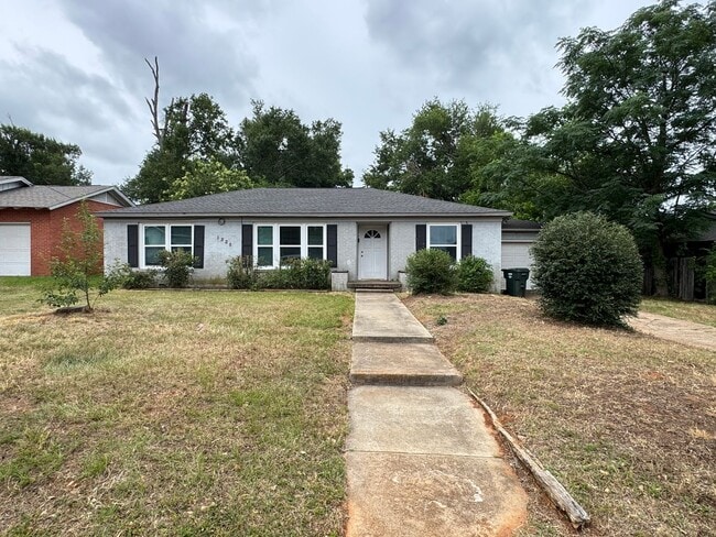 property at 1225 San Antonio St