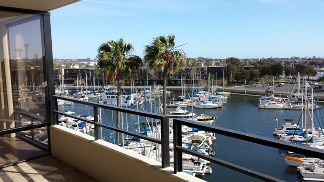 4265 Marina City Dr in Marina Del Rey, CA - Building Photo - Building Photo